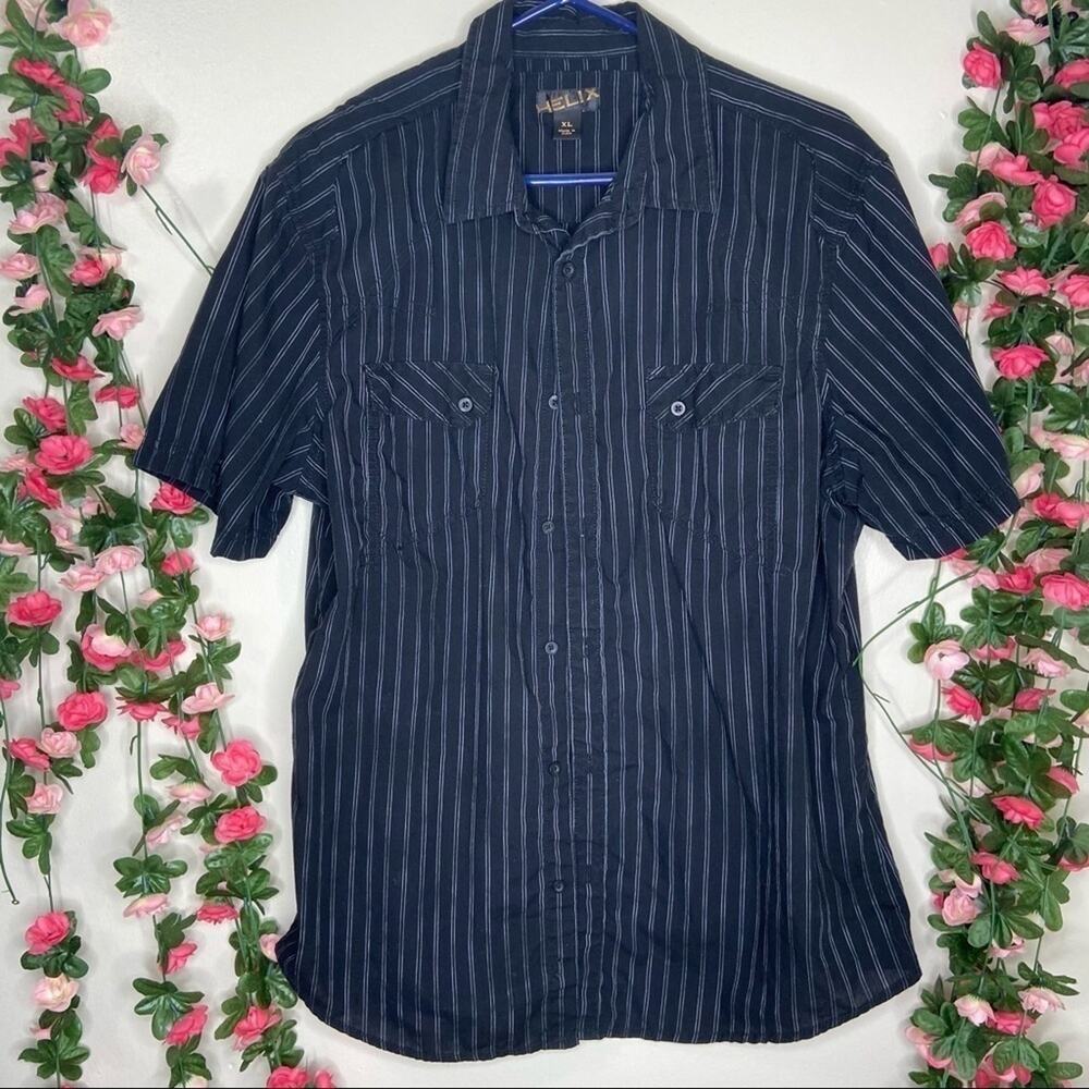 Helix Men’s XL Short Sleeve Button Up Shirt Navy Gray Striped Casual